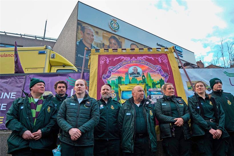 Streikende Ambulanzfahrer in London: „Sollte es Tote geben, hat dies die Regierung zu verantworten“
