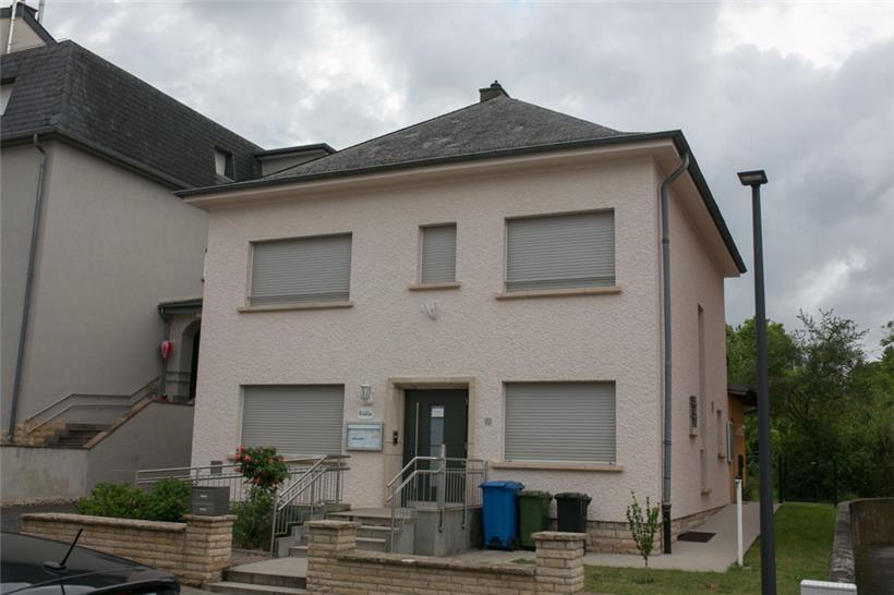 Streitobjekt: das alte „Paschtoueschhaus“ in der rue du Pont, in dem das Sozialamt momentan untergebracht ist. Nachdem das Haus in den Augen der Opposition unter Wert an den Kirchfonds verkauft wurde, muss die Gemeinde nun Miete bezahlen. 
