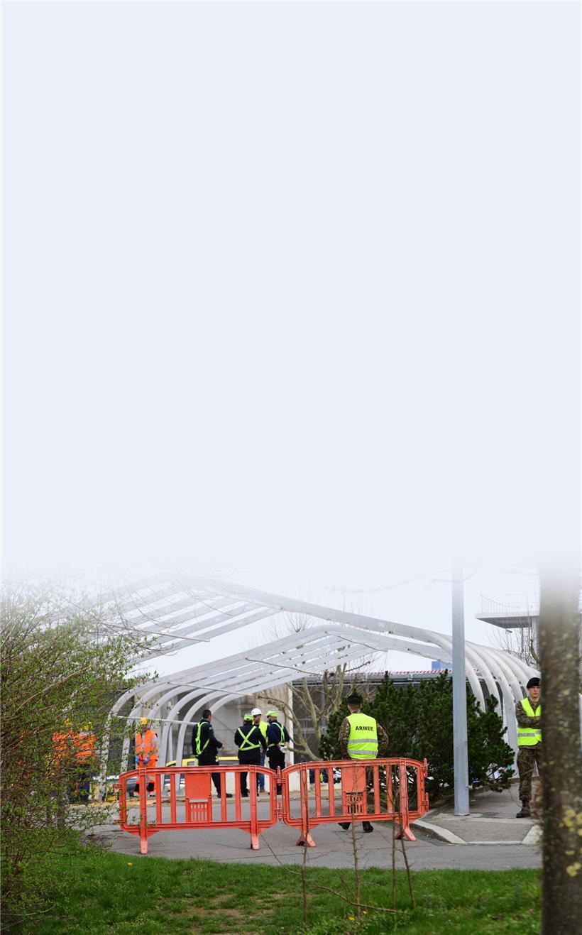 Strenge Bewachung durch die Armee. Allerdings nur bis kurz nach 16 Uhr. Warum da...