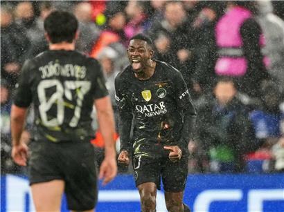 Ousmane Dembélé trifft im strömenden Regen doppelt für PSG gegen Liverpool bei spannender Partystimmung