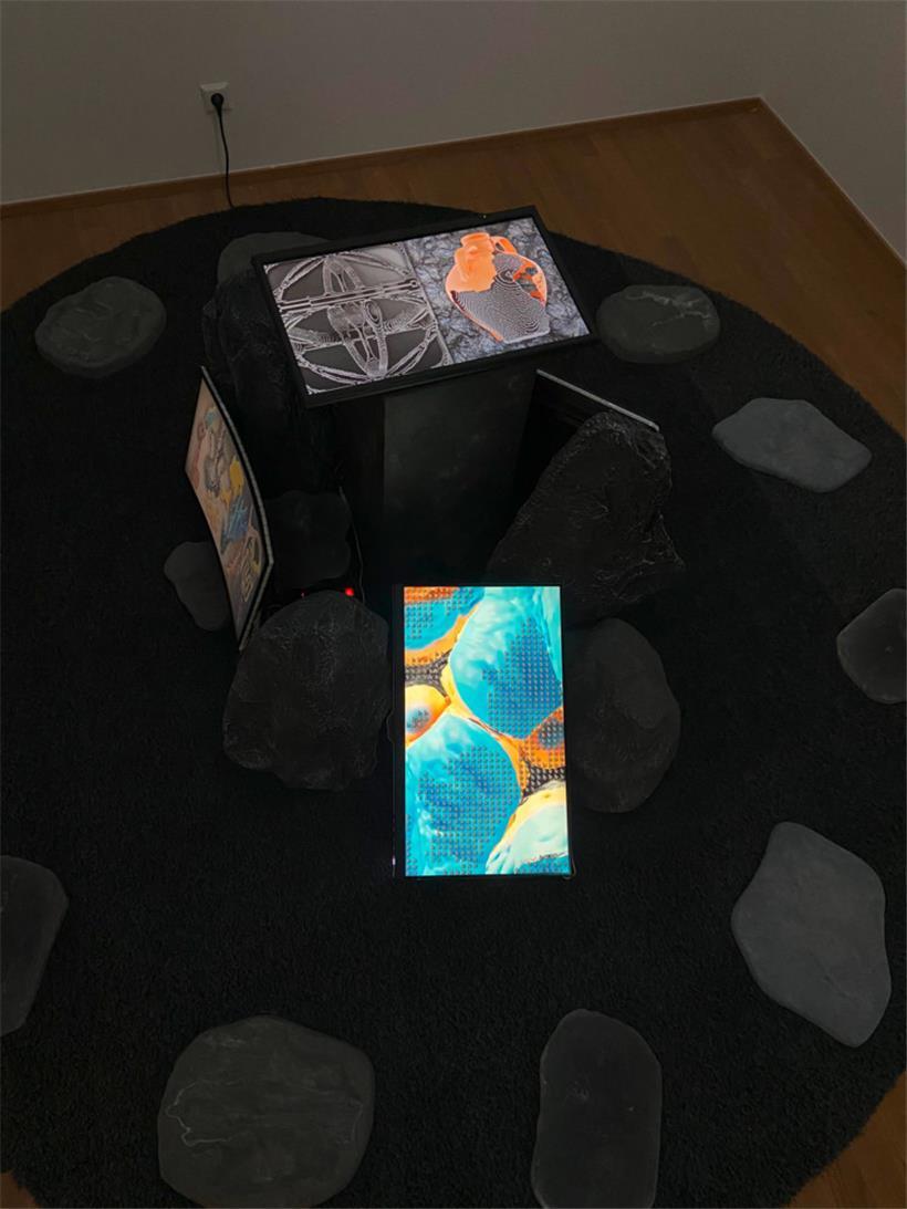 „Subconscious.cache (Drift Archive)“ von Klara Troost (2025)
