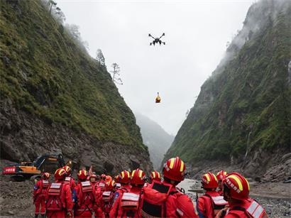 Such- und Rettungsmaßnahmen finden in dem von einer Schlammlawinenkatastrophe betroffenen Gebiet im Kreis Gyirong in der Autonomen Region Xizang im Südwesten Chinas statt