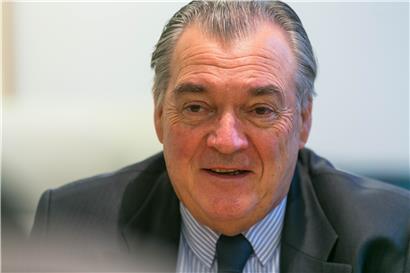 Suche nach einer konstruktiven Lösung: Henri Grethen ist Präsident des Verwaltungsrates der „Fondation Kräizbierg“. Es geht ihm an erster Stelle um das Wohl der behinderten Mitarbeiter und Mitbewohner der sozialen Einrichtung. Heute kommt der Verwaltungsrat zu einer Sitzung zusammen.
