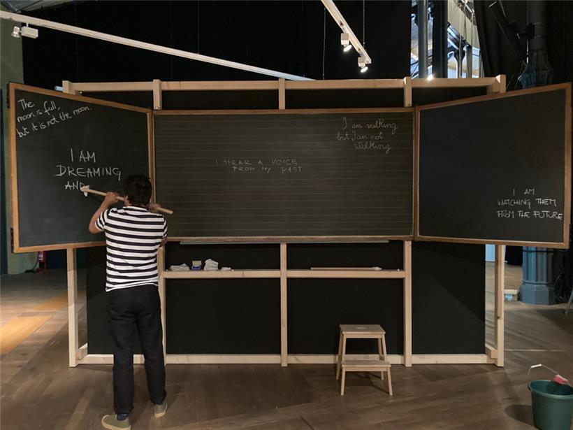 Sur un tableau, les visiteurs sont invités à participer au rêve collectif
