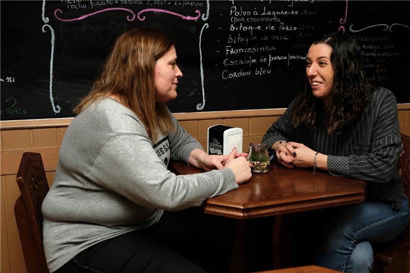 Susanna Azevedo (42) und Tania Guillot (36) in ihrer Taverne in Altwies
