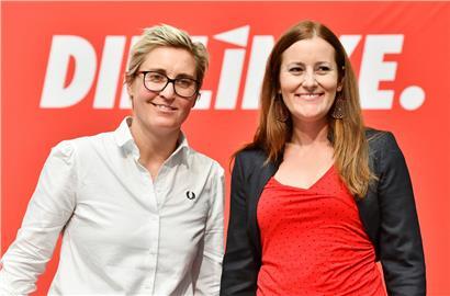 Susanne Hennig-Wellsow (l.), Landesvorsitzende von Die Linke Thüringen, und Janine Wissler, stellvertretende Parteivorsitzende der Linken auf Bundesebene, hätten am Freitag zum neuen Führungsduo der Partei gewählt werden sollen
