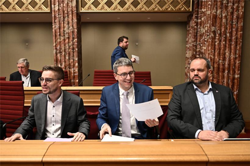 Sven Clement und Marc Goergen mit Ben Polidori im November 2023 in der Abgeordnetenkammer
