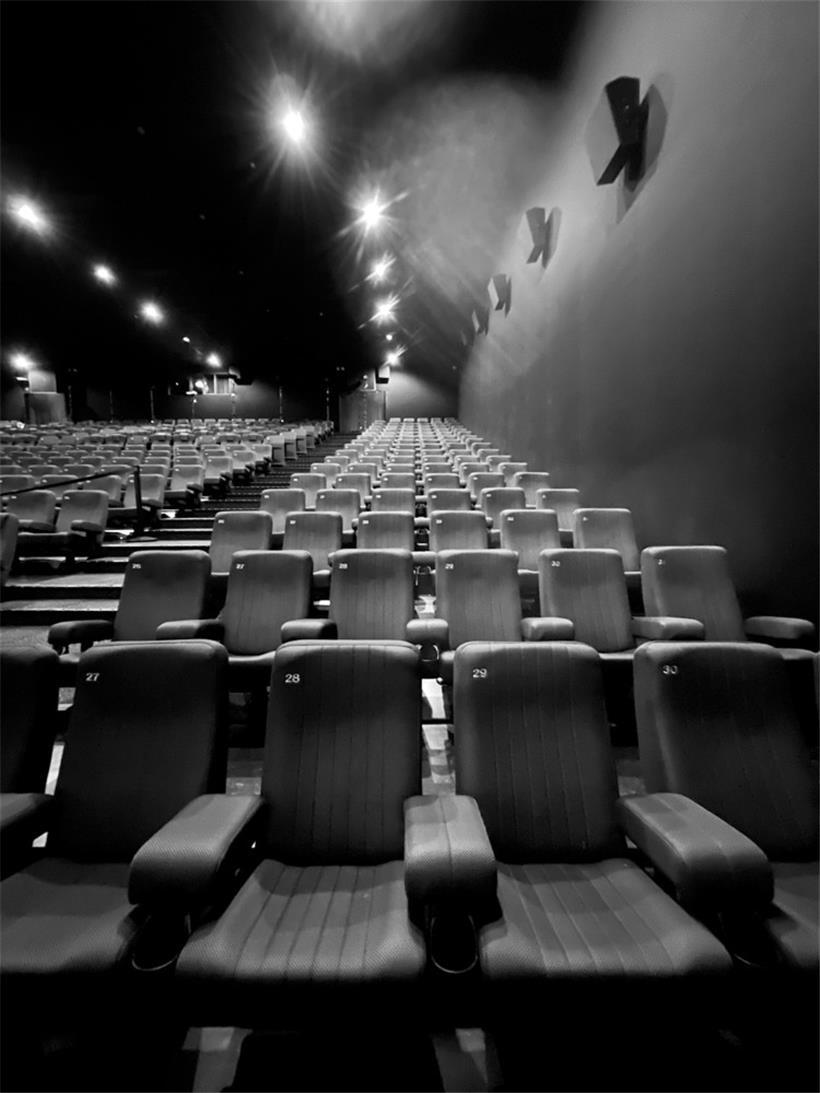 Symbolbild: Auf Kinosesseln wie diesen können Sie derzeit „The Amateur“ und „Vermiglio“ sehen
