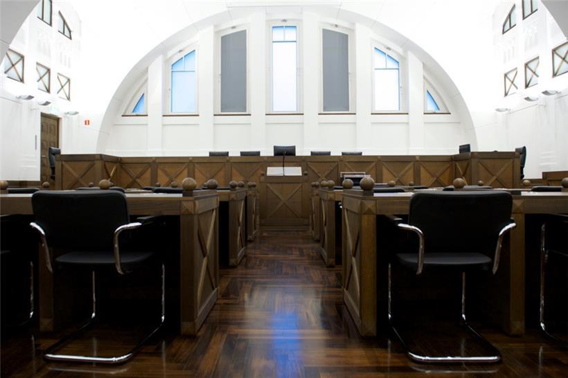 Symbolbild: in einem Gerichtssaal der „Cour de justice“
