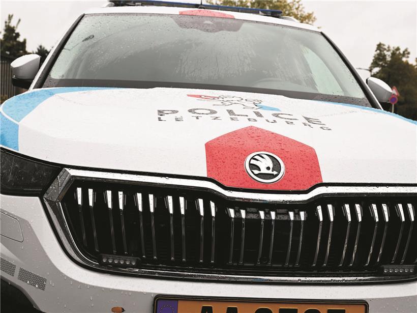 Polizeiauto mit automatischem Kennzeichenerkennungssystem (ANPR) zur Fahrzeugüberwachung im Einsatz