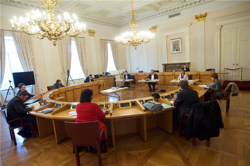 Syvicol-Komitee geht auf Distanz: Wegen der sanitären Schutzmaßnahmen tagt das Gemeindesyndikat im großen Saal des Rathauses in Luxemburg-Stadt. Hauptdiskussionspunkt der Komitee-Sitzung ist die Wiedereröffnung der Grundschulen, Tagesstätten und „Maisons relais“ am 25. Mai. 
