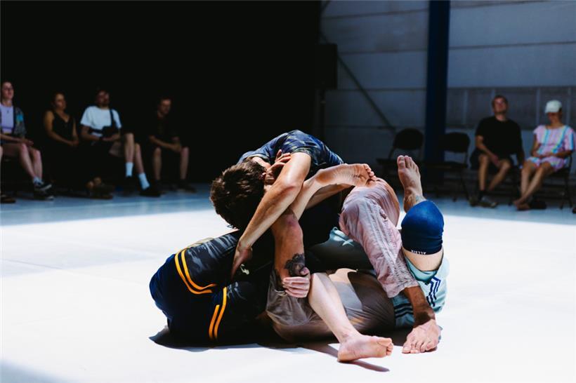 Szene aus „Fists to Flowers“ – auf dem Programm des „TalentLAB 2025“
