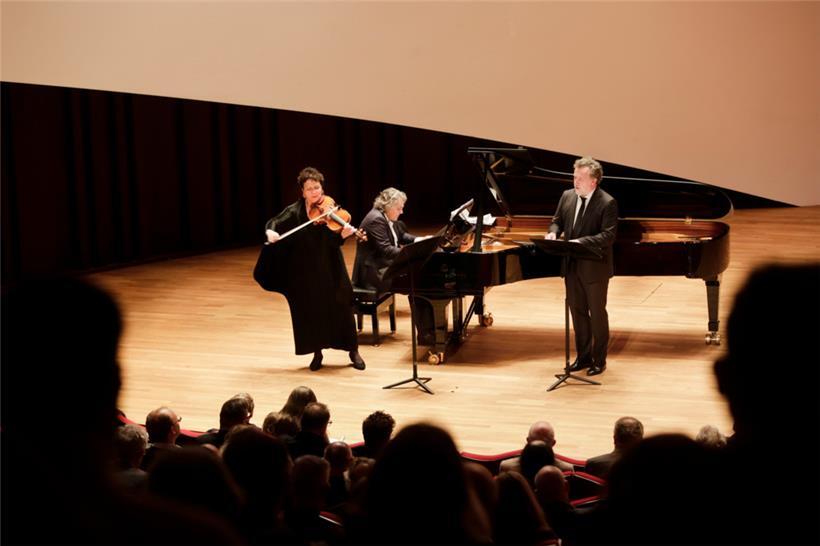 Tabea Zimmermann beim Liederabend „Mutterherzen: Still und zerrissen“
