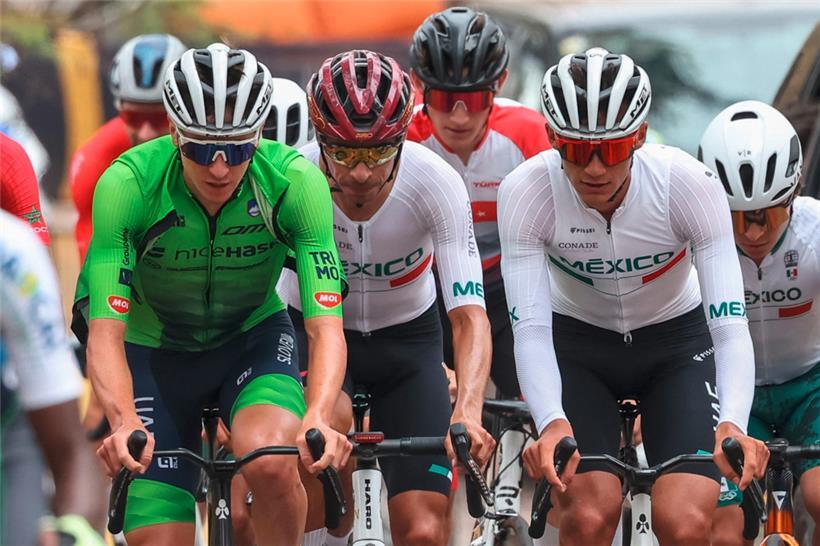 Tadej Pogacar (in Grün) peilt erneut das Regenbogentrikot an
