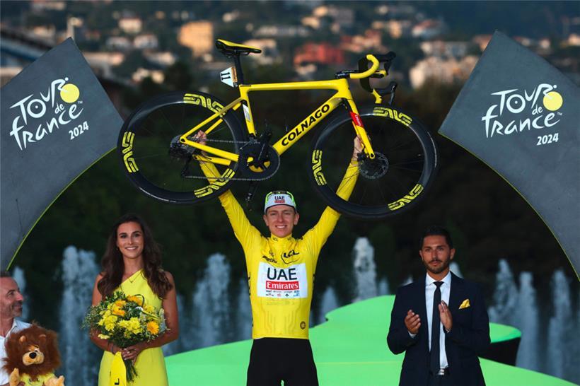 Tadej Pogacar jubelte am Sonntagabend in Nice über seinen dritten Gesamtsieg bei der Tour de France
