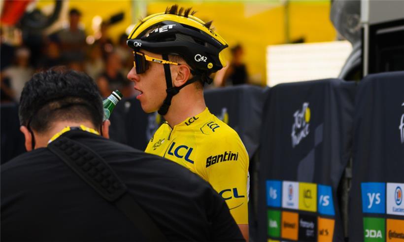 Tadej Pogacar kann weiter um den Gesamtsieg bei der Tour de France mitfahren
