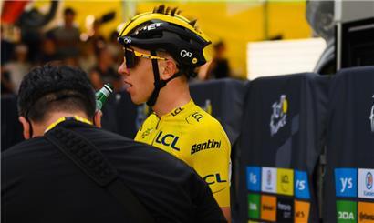 Tadej Pogacar kann weiter um den Gesamtsieg bei der Tour de France mitfahren
