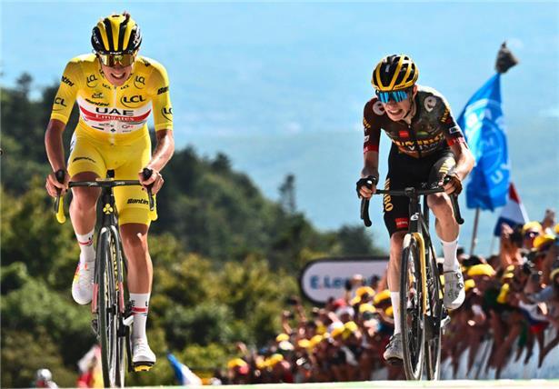 Tadej Pogacar (l.) und Jonas Vingegaard beobachten sich täglich genau
