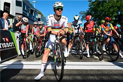 Tadej Pogacar stellt seine Konkurrenten in den Schatten
