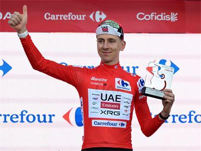 Tadej Pogacar trägt erstmals in seiner Karriere das Rote Trikot des Gesamtführenden der Vuelta