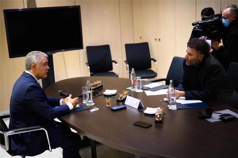 Tageblatt-Chefredakteur Dhiraj Sabharwal interviewt Kolumbiens Präsidenten Iván Duque
