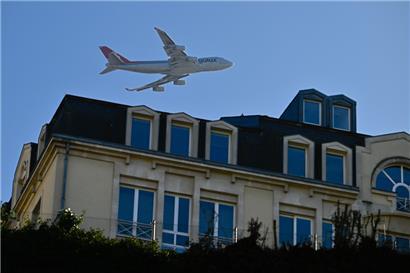 Tagein, tagaus heben über Luxemburg-Stadt Flugzeuge ab – auch nachts
