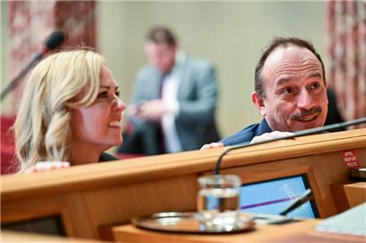 Taina Bofferding und Marc Baum meinen, dass die Hilfe der Fedas in der Caritas-Affäre durchaus hätte dienlich sein können
