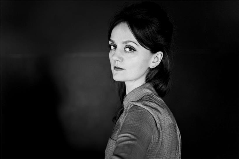 Tamara Štajner, 1987 in Novo mesto (Slowenien) geboren, ist klassische Violistin, Autorin und Performerin
