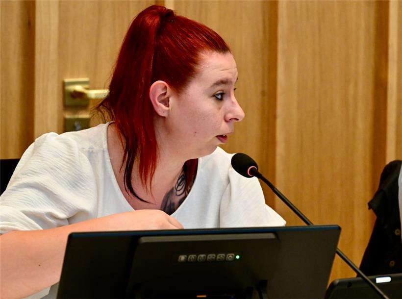 Tammy Broers bei einer Ratssitzung am 21. Juni in Esch 
