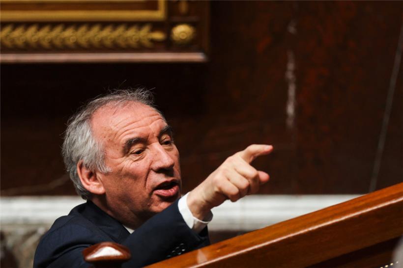 Tandis que les „petites“ mesures de François Bayrou sont d’une importance presque insignifiante, les autres déclenchent immédiatement un tollé
