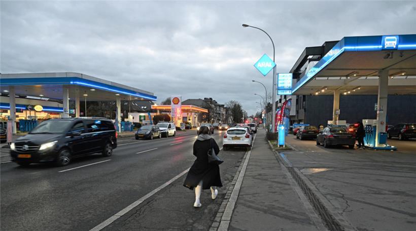 Tankstellen am Donnerstagabend in der Hauptstadt: Luxemburg hat auf dem Papier den höchsten Kraftstoffverbrauch in der EU
