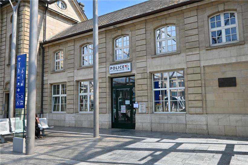 Polizeieinsatz am Bahnhof: Einheit der Ordnungshüter bei Team-Besprechung auf der Polizeiwache