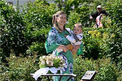 Taufe der neuen Rose „Prince François de Luxembourg“ in Anwesenheit von Erbgroßherzogin Stéphanie und Erbgroßherzog Guillaume
