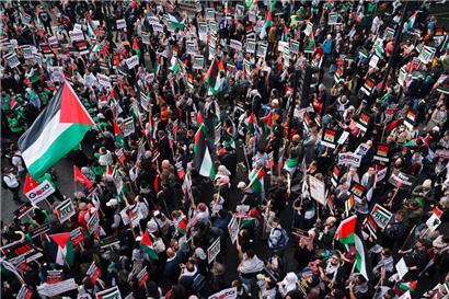 Tausende Menschen nahmen am Samstag weltweit an pro-palästinensischen Demonstrationen teil
