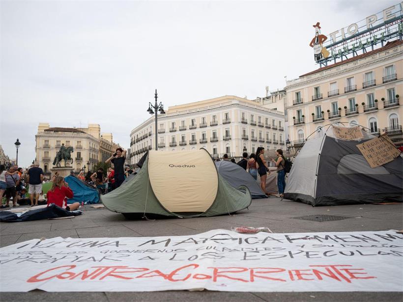 Tausende Menschen nehmen an einer Demonstration unter dem Motto „Ni una Maricarmen más“ („Keine weitere Maricarmen“) teil