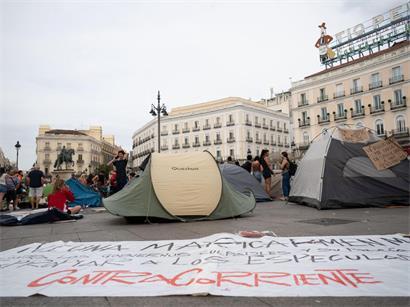Tausende Menschen nehmen an einer Demonstration unter dem Motto „Ni una Maricarmen más“ („Keine weitere Maricarmen“) teil