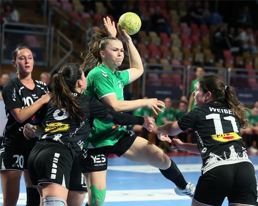 Tea Galic (in Grün) und ihre Käerjenger Teamkolleginnen lagen nach 20 Minuten mit 11:0 in Führung
