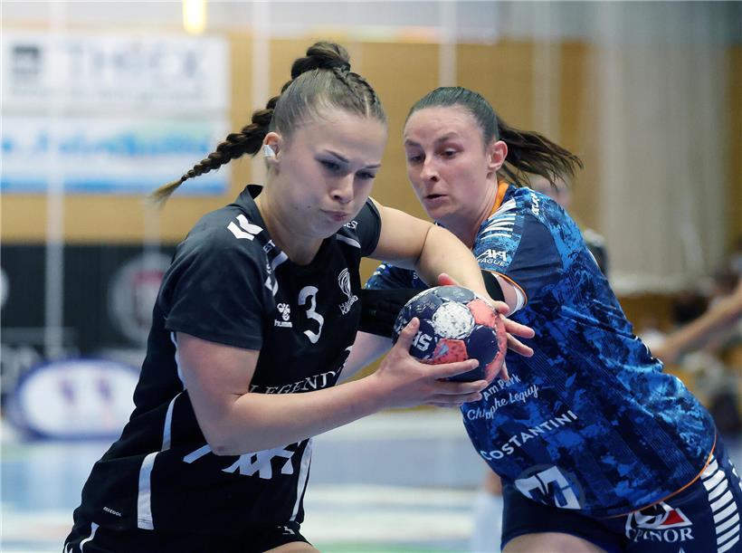 Tea Galic jubelt mit Käerjeng-Spielern nach Sieg, Team auf Triple-Kurs mit Supercup, Pokal und Meisterschaft