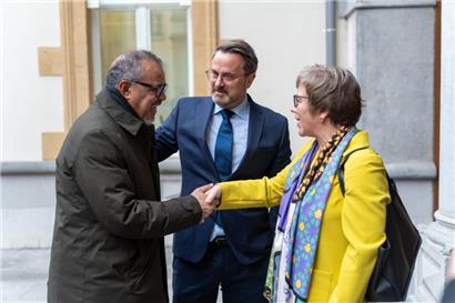 Tedros Adhanom Ghebreyesus wird von Xavier Bettel und Martine Deprez empfangen
