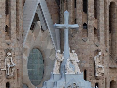 Teilansicht der Sagrada Familia in Barcelona mit historischem Abkommen zwischen spanischer Regierung und katholischer Kirche