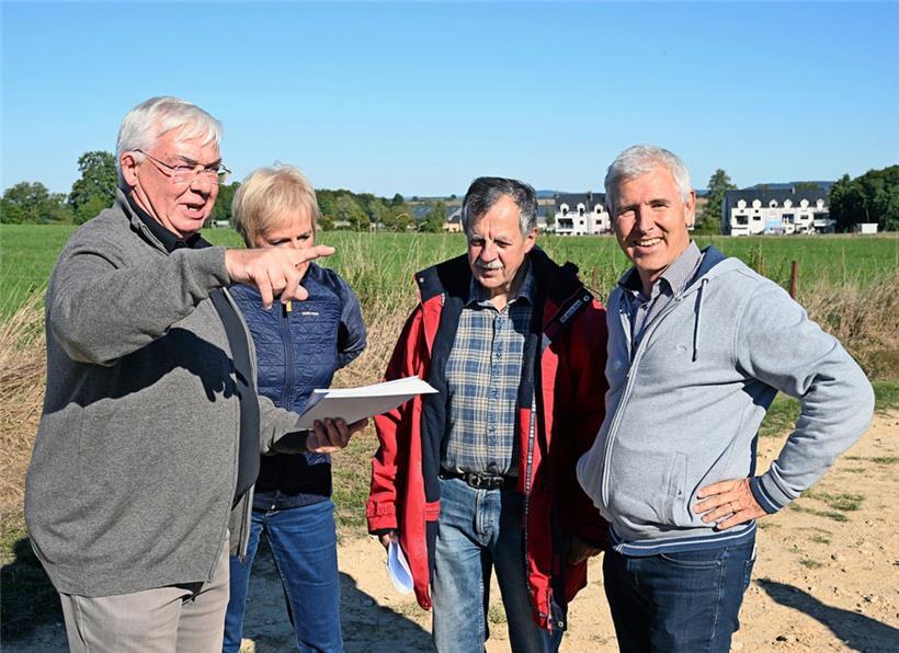 Teile der Gegnerschaft im Dorf: Karl-Heinz Dick, Geneviève Laloux, Miguel Verbek...
