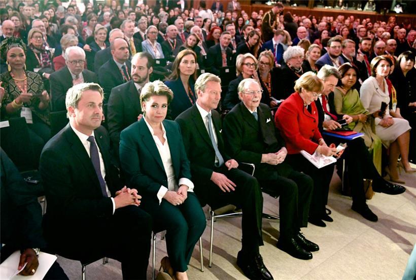 Teile der großherzoglichen Familie mit dem damaligen DP-Staatsminister Xavier Bettel im März 2019 bei einer Konferenz von  „Stand Speak Rise Up“ im European Convention Center auf Kirchberg 
