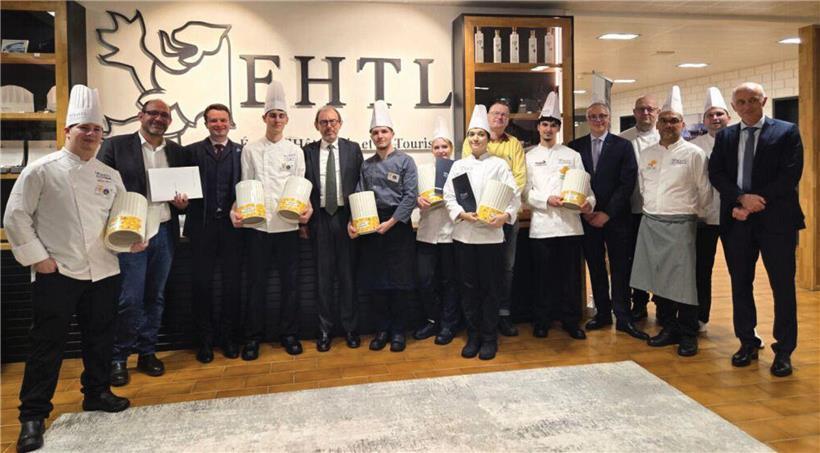 Teilnehmer, Jury und Ehrengäste beim Concours de la Cuisine au miel an der EHTL in Diekirch, Kochwettbewerb mit Honig