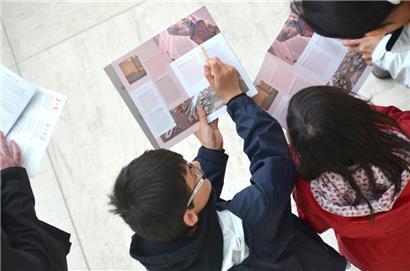 Teilnehmer des „Mudam Go!“-Parcours wurden auf spielerische Weise in die Bildanalyse eingeführt und konnten sich auch noch kreativ betätigen
