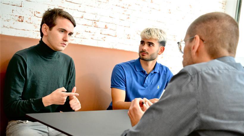 Téo Verchère und Paul Roukoz versuchen mit ihrem Instagram- und YouTube-Kanal die Jugendlichen über Politik aufzuklären
