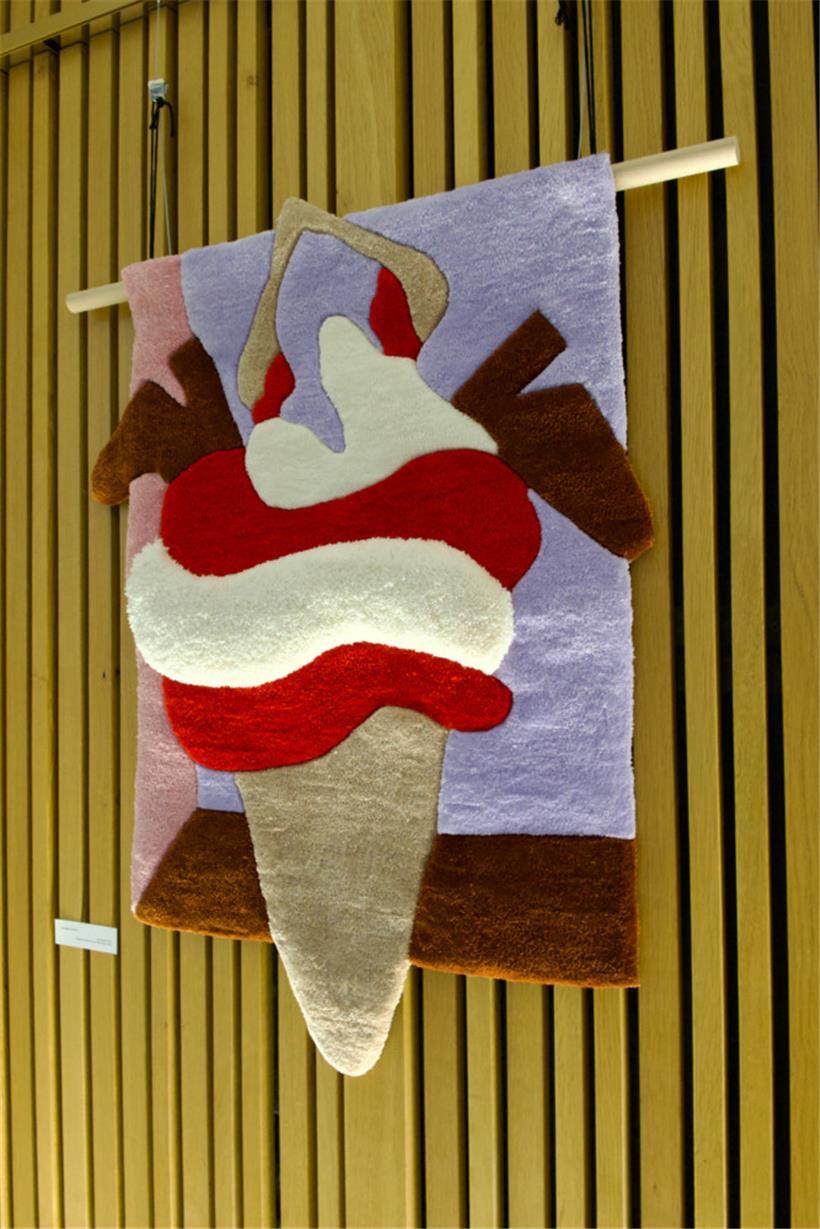 Teppich-Kunst mit Botschaft
