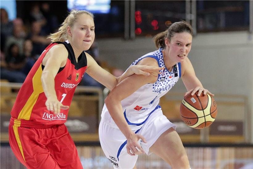 Tessy Hetting (r.) bestritt ihr erstes Länderspiel im Jahr 2003, nach mehr als 110 Begegnungen im Dress der FLBB ist nun Schluss
