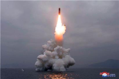 Test einer nordkoreanischen Rakete, die Anfang Oktober 2019 von einem U-Boot aus abgeschossen wurde
