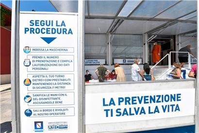 Teststation in Mondragone im Süden Italiens: Die Mafia will mit der Corona-Pandemie ihre Erlöse im Gesundheitssektor investieren
