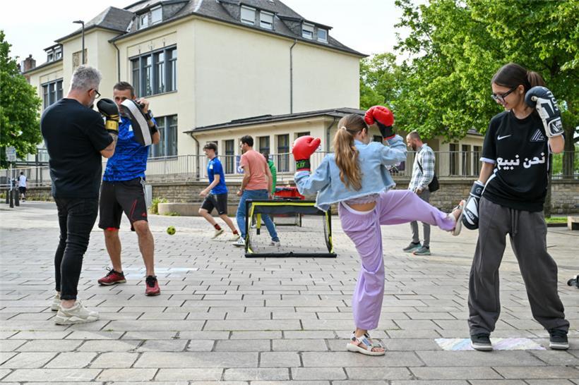 Thai-Boxen und Mini-Soccer im Zentrum von Bonneweg